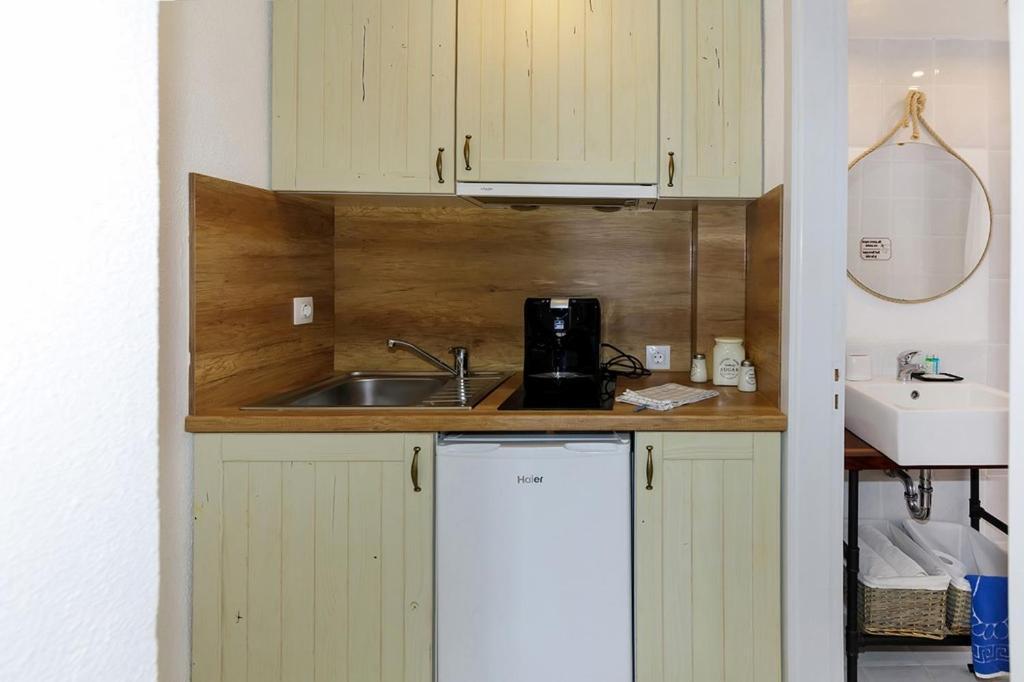 Nikiti Seafront Blue Apartment Ngoại thất bức ảnh