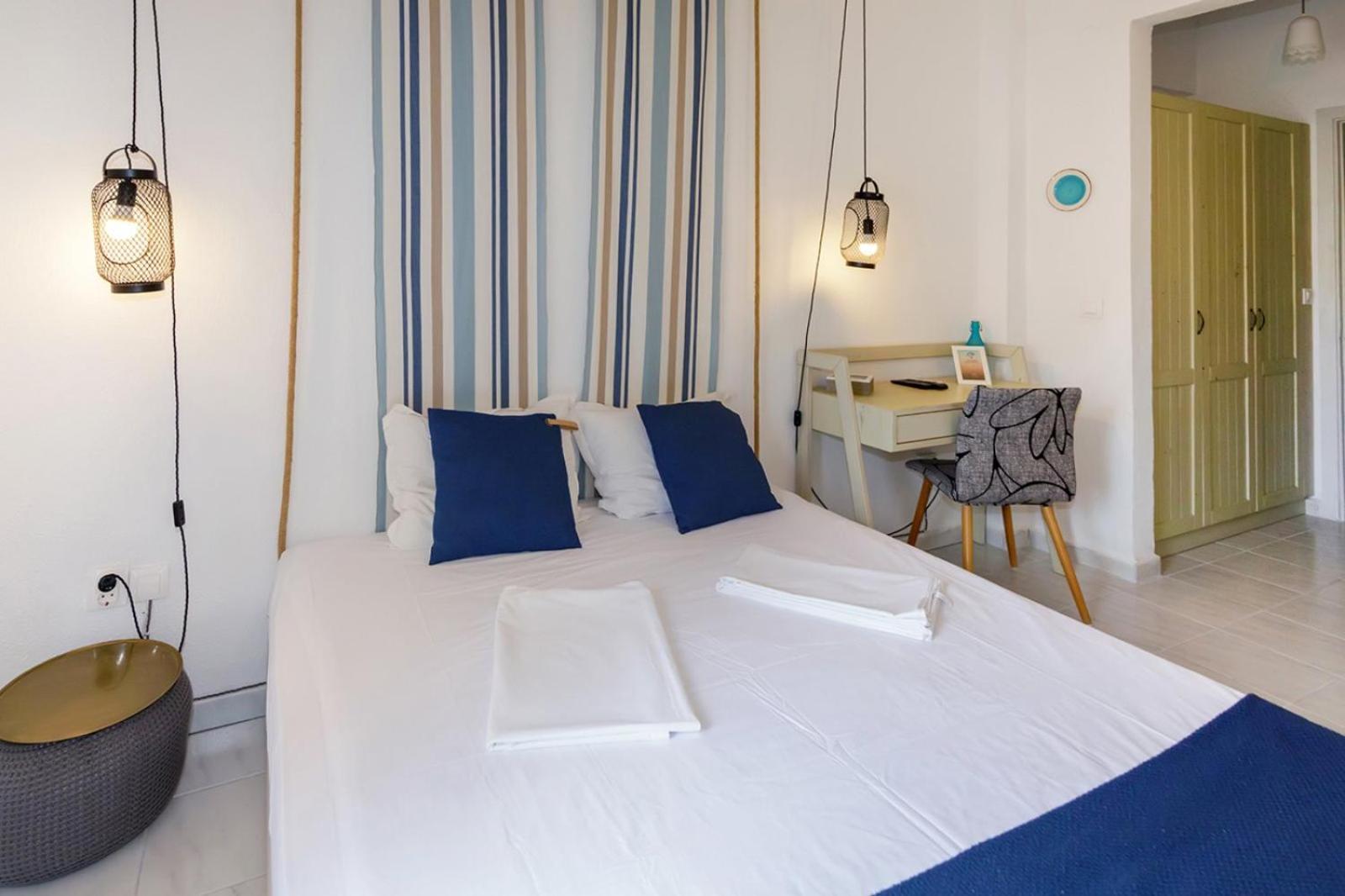 Nikiti Seafront Blue Apartment Ngoại thất bức ảnh