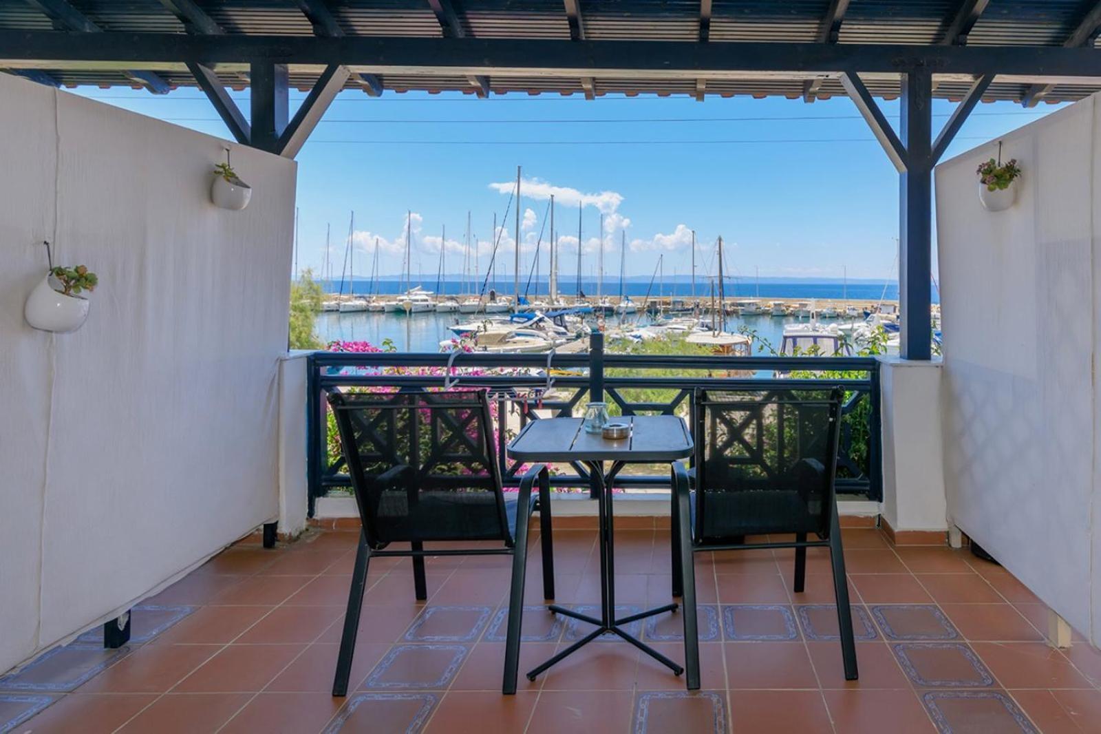 Nikiti Seafront Blue Apartment Ngoại thất bức ảnh
